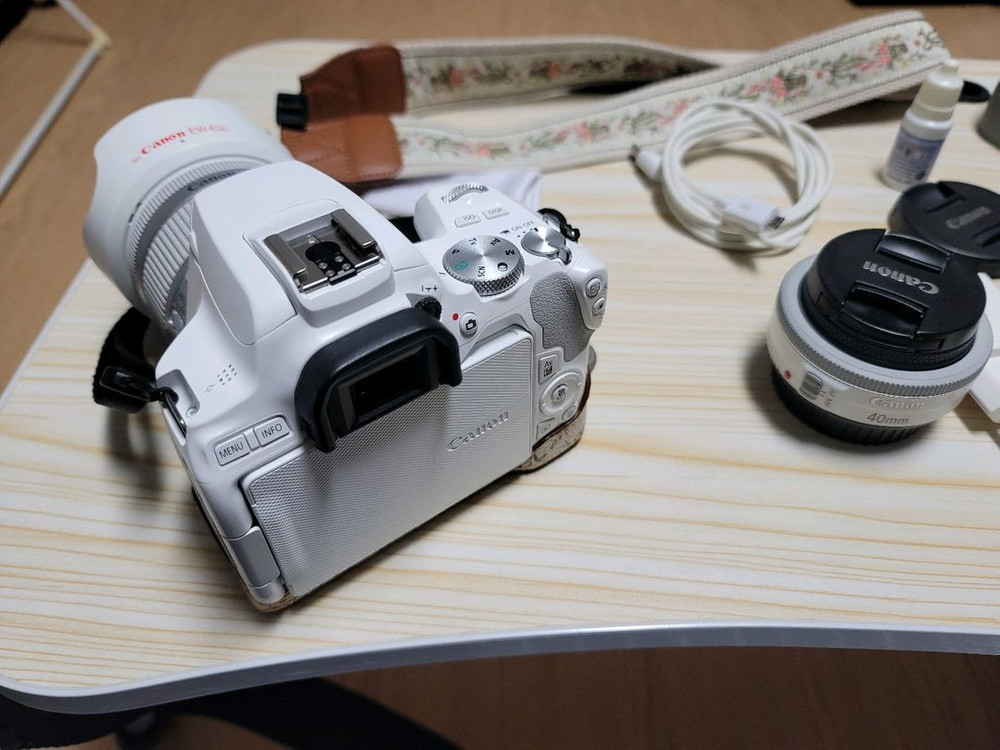 캐논 카메라 200D ii 화이트 + 40mm 팬케익 이미지