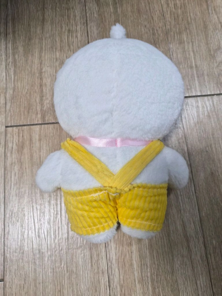 귀여운 빵빵덕 인형 노란색 멜빵바지 이미지