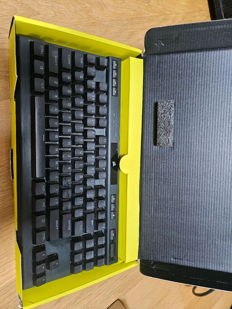 커세어 k70 RGB TKL 게이밍 키보드 적축 풀윤활 이미지