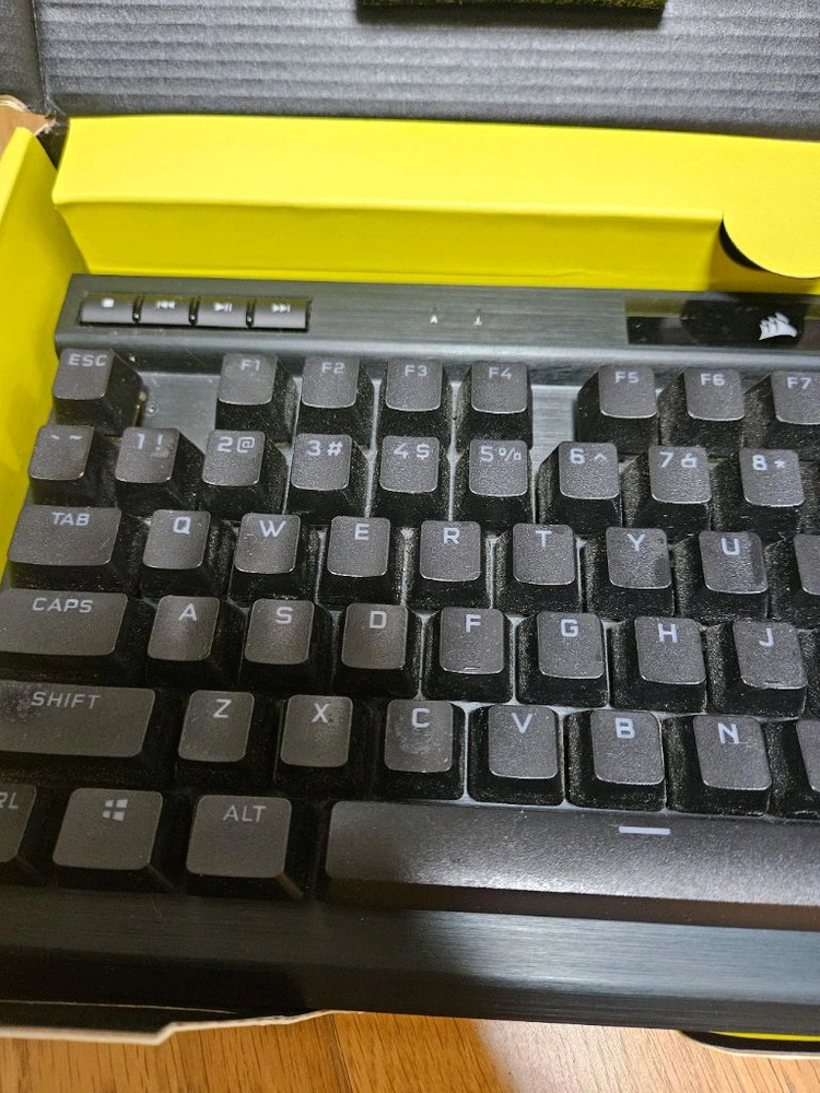 커세어 k70 RGB TKL 게이밍 키보드 적축 풀윤활 이미지
