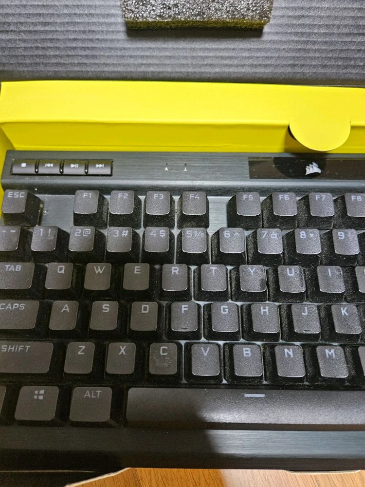 커세어 k70 RGB TKL 게이밍 키보드 적축 풀윤활 이미지