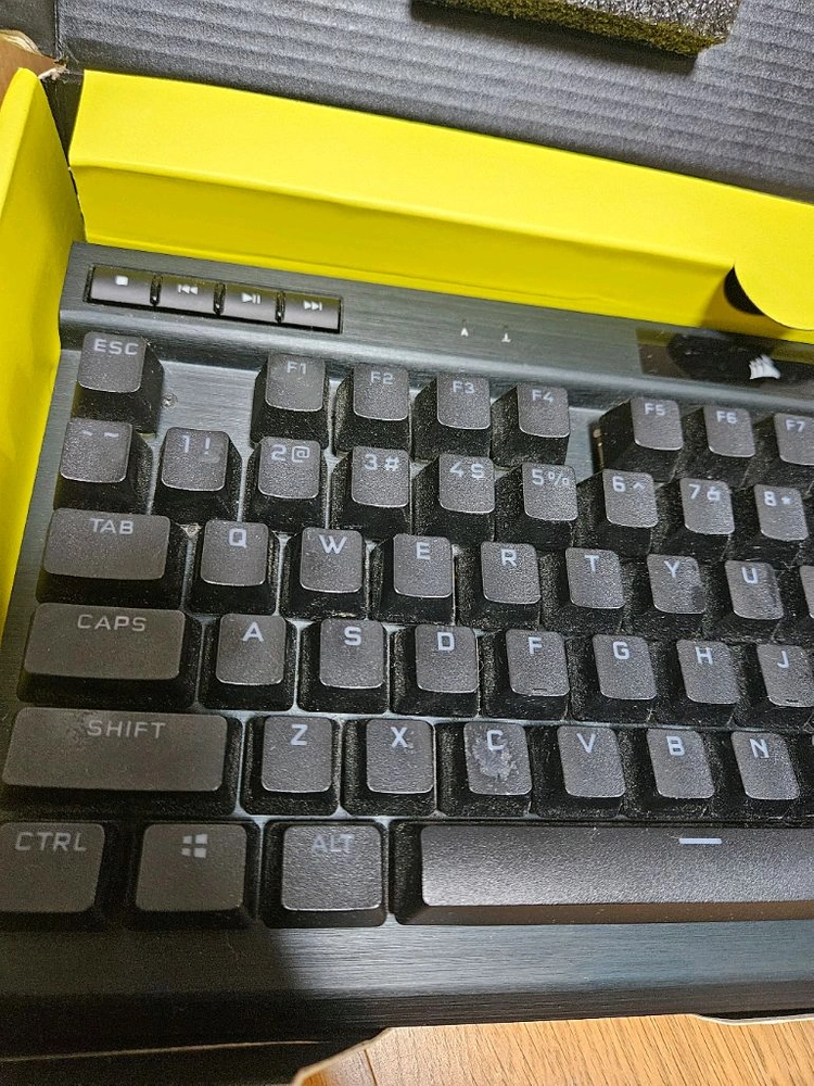 커세어 k70 RGB TKL 게이밍 키보드 적축 풀윤활 이미지