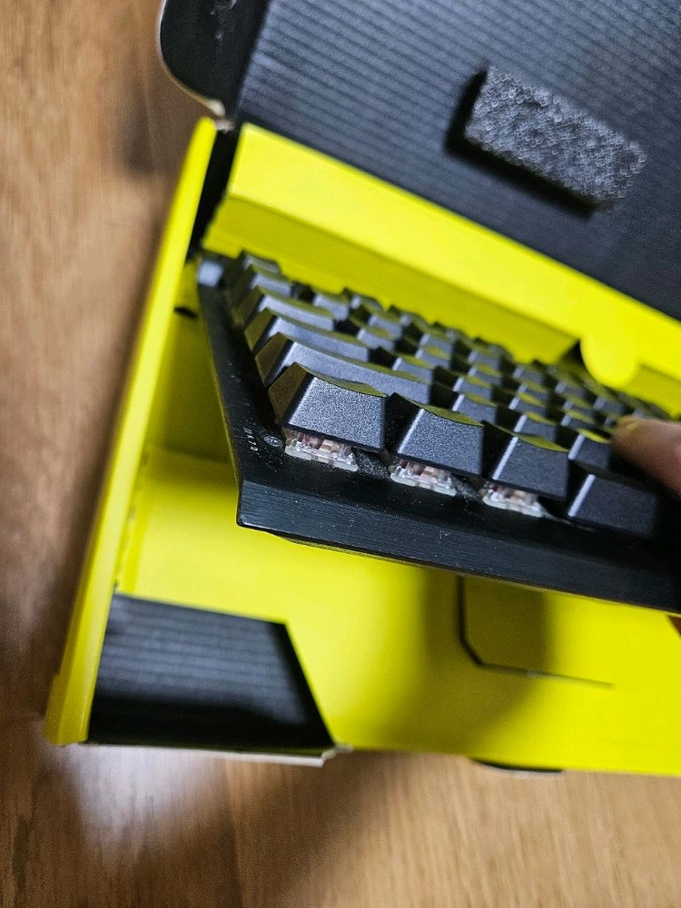 커세어 k70 RGB TKL 게이밍 키보드 적축 풀윤활 이미지
