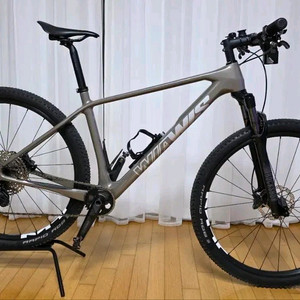 위아위스 엘나스 익스퍼트 C1. 카본 MTB 이미지