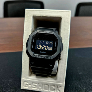 지샥 올 블랙 시계 팝니다 (dw5600bb) 이미지