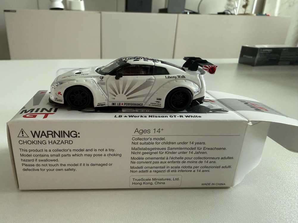 MINI GT 리버티워크 닛산 GTR 핫휠 미니지티 64 이미지