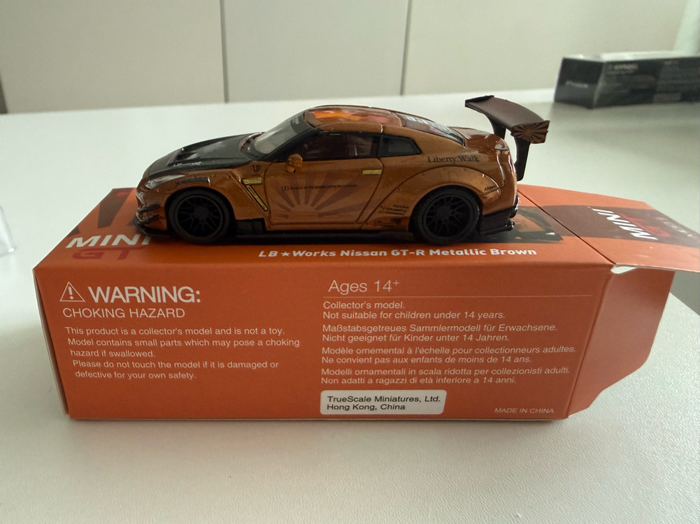 MINI GT 리버티워크 닛산 GT-R 메탈릭 브라운 핫휠 미니지티 69 이미지