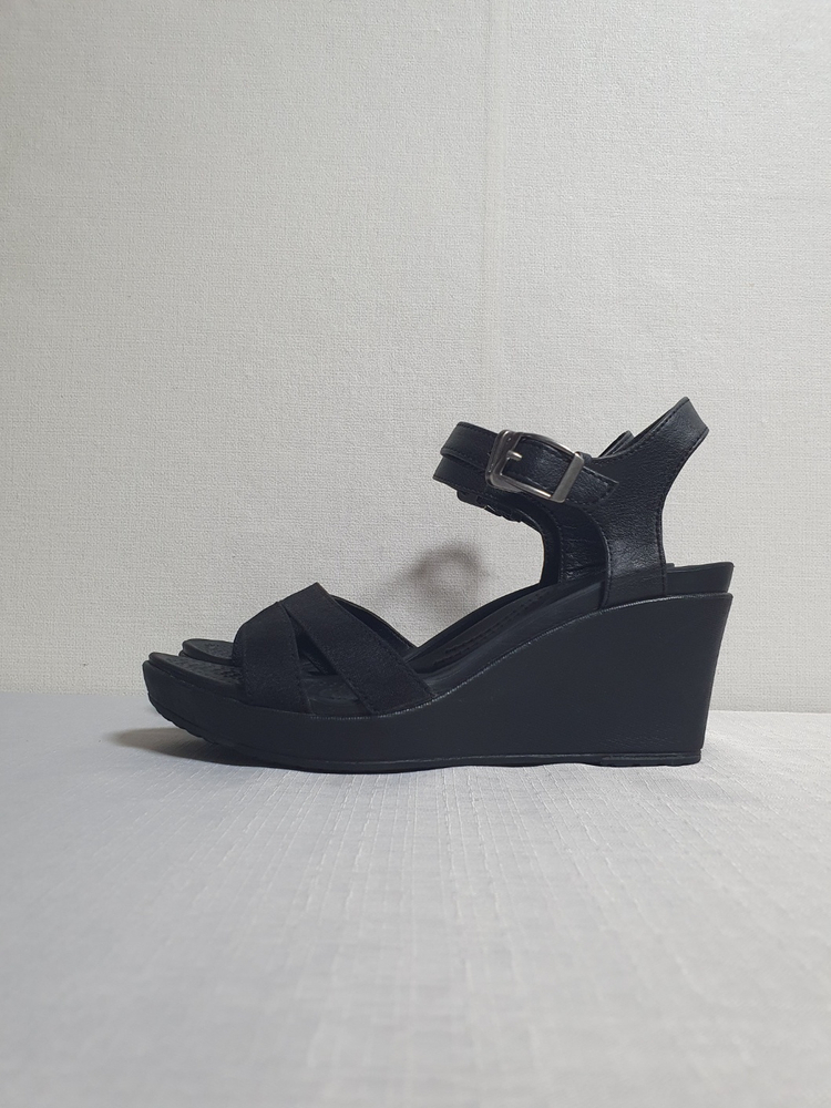 크록스 레이2 앵클 스트랩 웨지 샌들 블랙 240mm 이미지