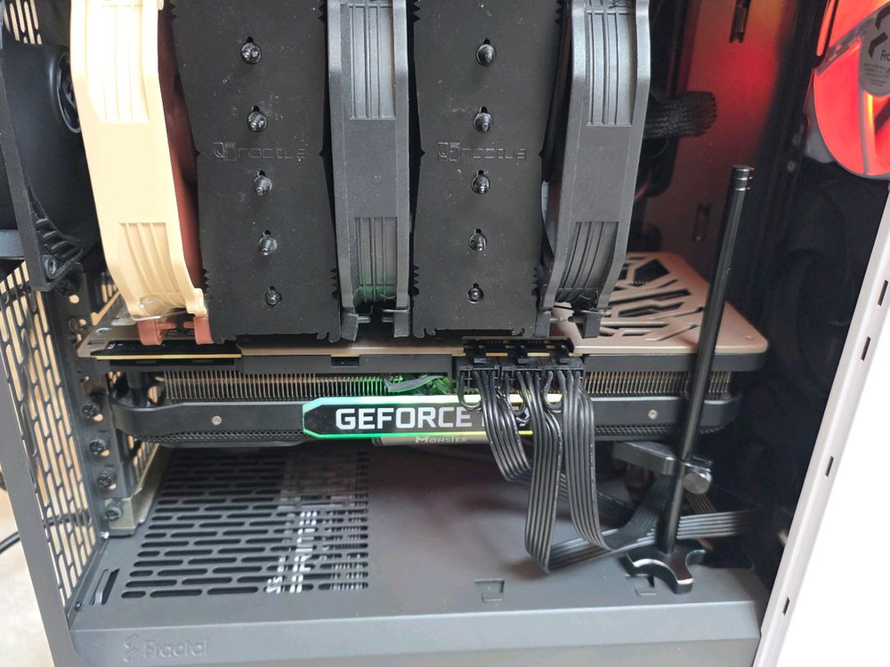 이엠텍 RTX3080 블랙몬스터 OC 이미지