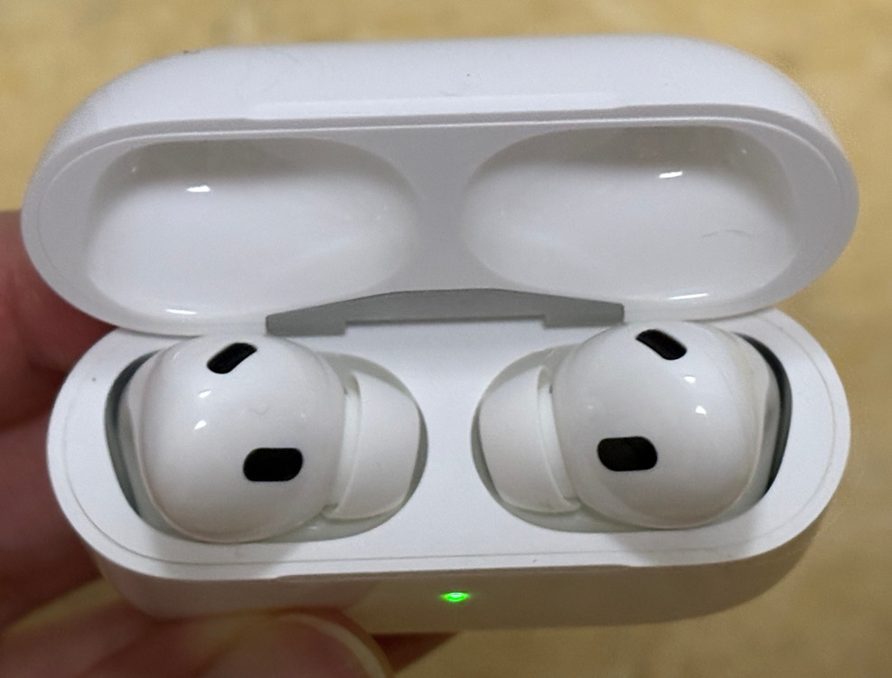 (중고) 에어팟 프로 2세대 (충전기, USB-C 케이블 미포함) 이미지