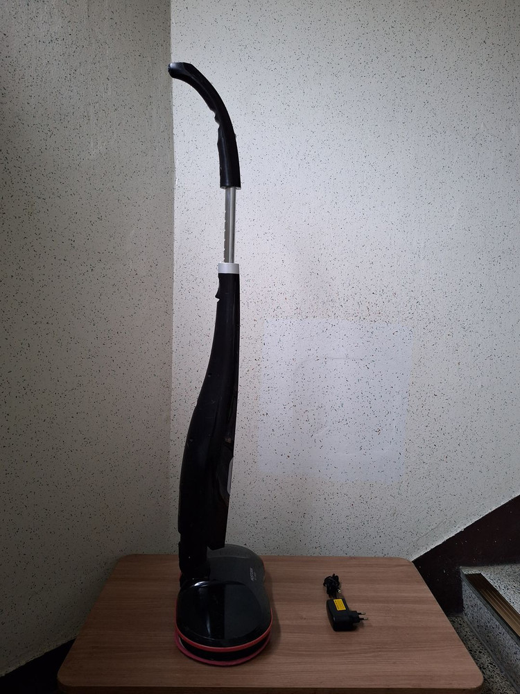 휴스톰 무선 듀얼스핀 물걸레 청소기 듀얼라이팅(HS-9000) 판매합니다~~ 이미지