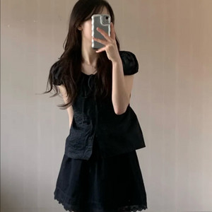 퍼프 뒷리본 반팔 블라우스 이미지