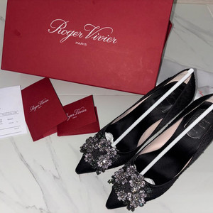 로저비비에 Roger vivier 펌프스 구두 이미지