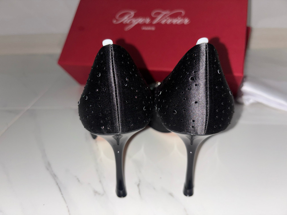 로저비비에 Roger vivier 펌프스 구두 이미지