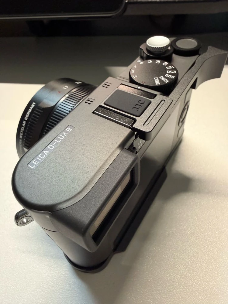 라이카 leica D lux8 신품급 판매합니다 (26년3월30일 정식구매) 구성품만 66만원어치 이미지