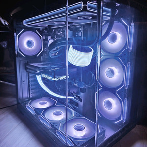 라이젠7 7800X3D RTX5070 본체 팝니다 이미지