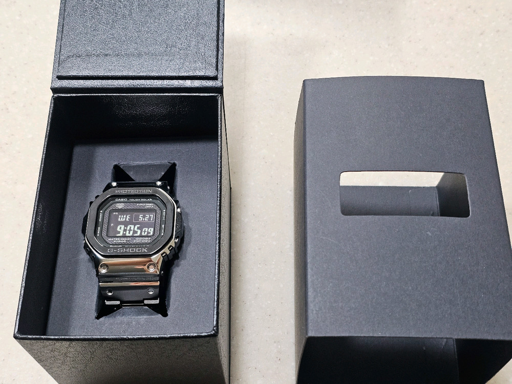 카시오 지샥 GMW-B5000BT-1JF 풀메탈 시계 판매합니다. 이미지