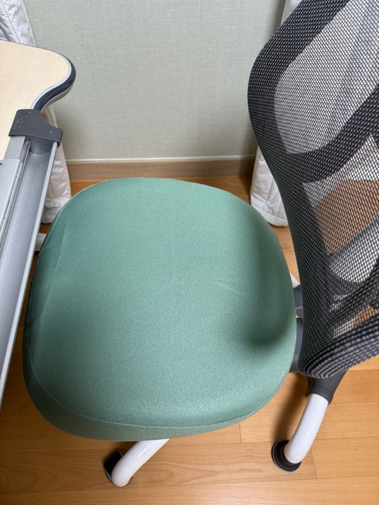 니스툴그로우 책상 책장 의자 태블릿 거치대 이미지