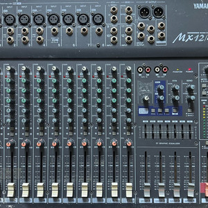 YAMAHA MX12/4 아날로그 믹서 이미지