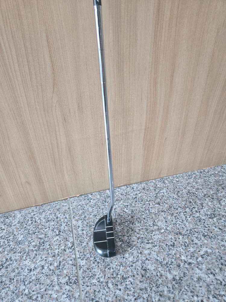 오디세이 메탈 엑스 로시 (METAL-X ROSSIE) 33인치 퍼터 판매합니다. 이미지