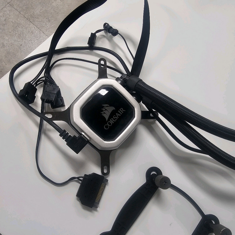 (택포) 커세어 H150i PRO RGB 3열수냉쿨러 (인텔 115X) 이미지