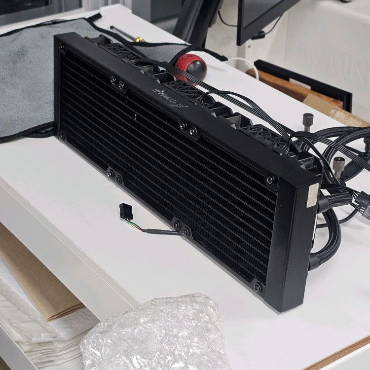 (택포) 커세어 H150i PRO RGB 3열수냉쿨러 (인텔 115X) 이미지