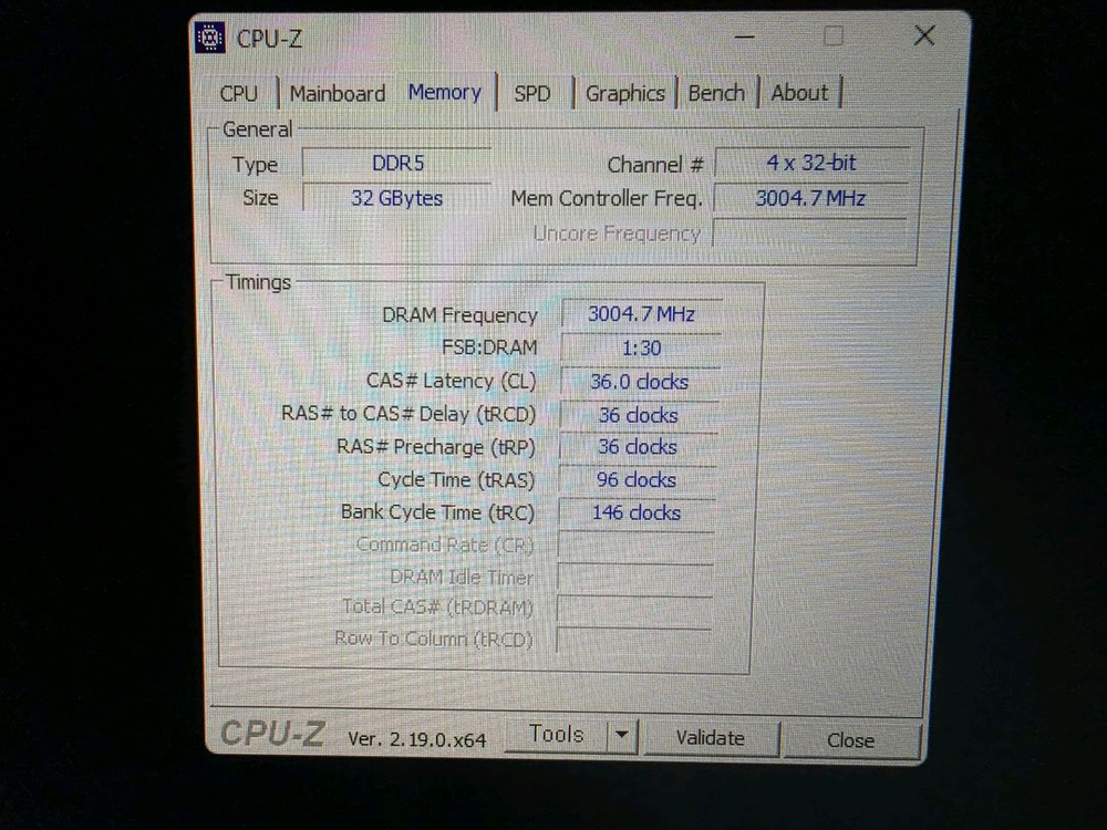 라이젠 9500F+RX 9070 XT 게이밍 컴퓨터 이미지