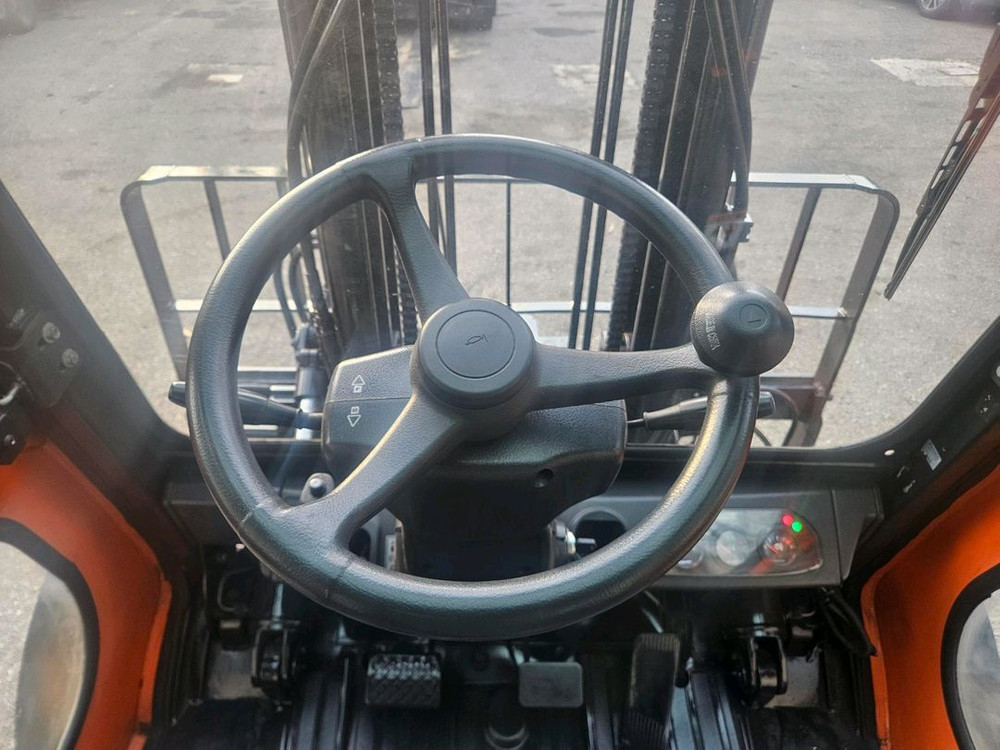 중고지게차 두산 D30S-5 디젤 3톤 지게차 (캐빈, 편개식자동발, 더블타이어(캐리지) 이미지