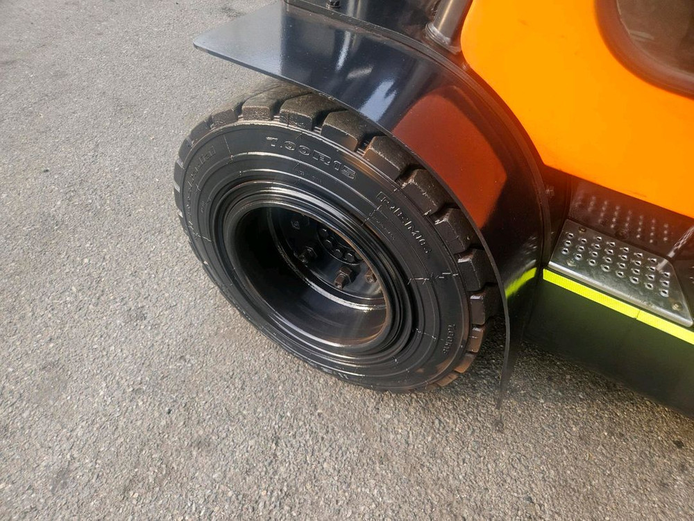 중고지게차 두산 D30S-5 디젤 3톤 지게차 (캐빈, 편개식자동발, 더블타이어(캐리지) 이미지