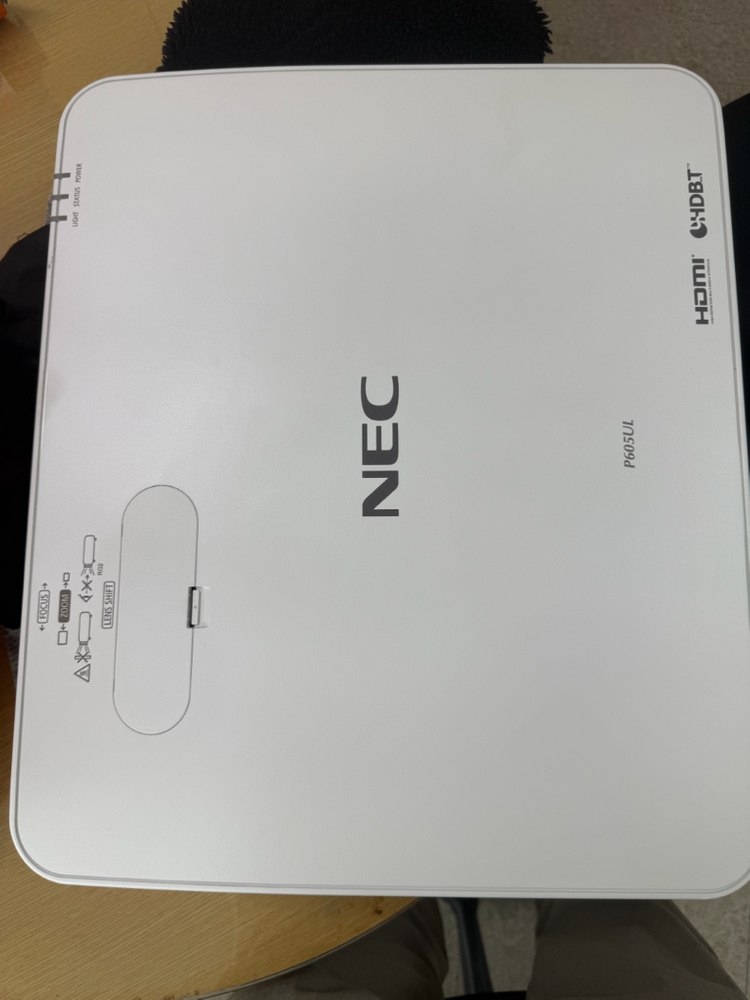 명품 NEC P605UL 빔프로젝터 WUXGA 고해상도 이미지