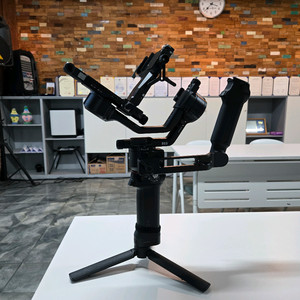 DJI RS5 Combo + Focus Pro Motor 포함 일괄 이미지
