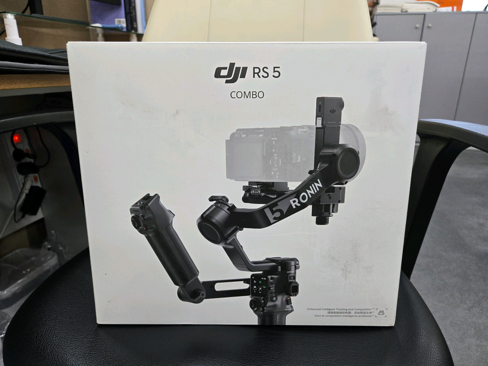 DJI RS5 Combo + Focus Pro Motor 포함 일괄 이미지