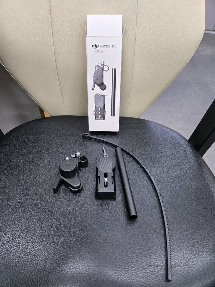 DJI RS5 Combo + Focus Pro Motor 포함 일괄 이미지