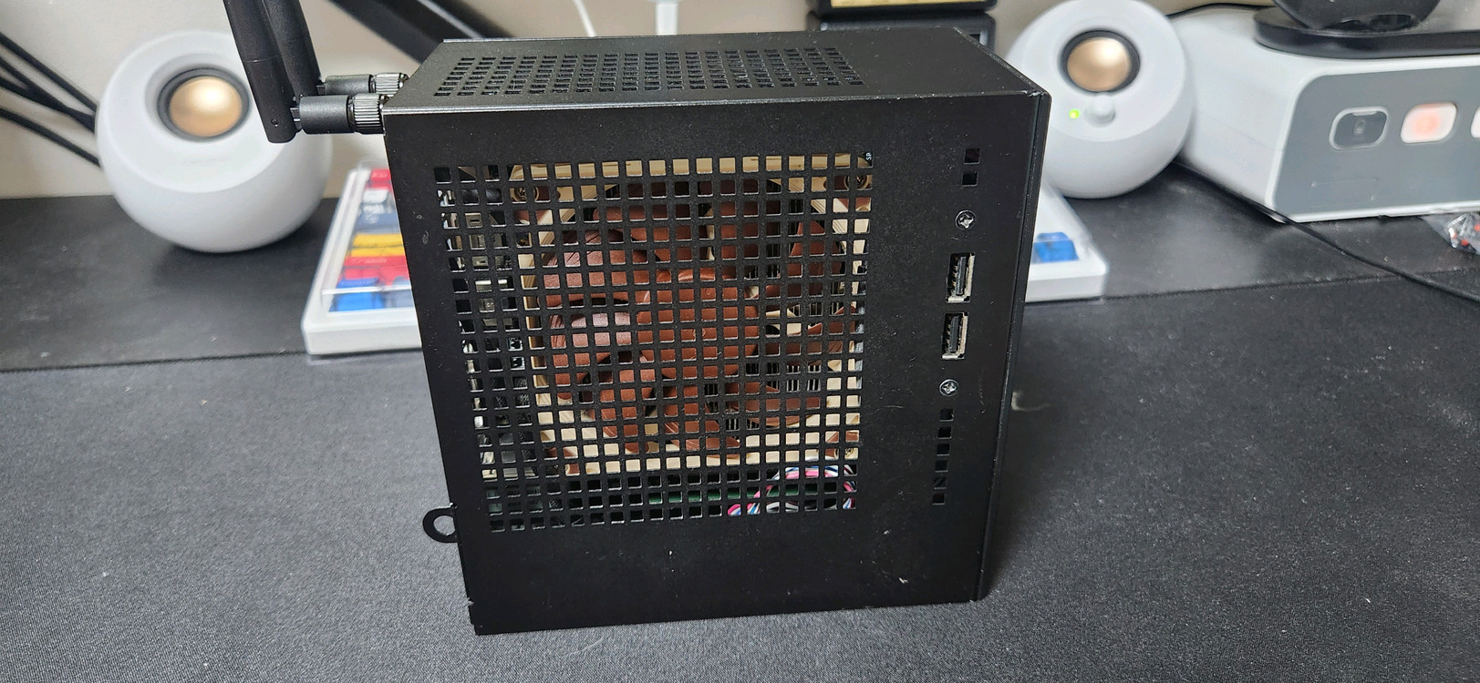 애즈락 DeskMini x300 이미지