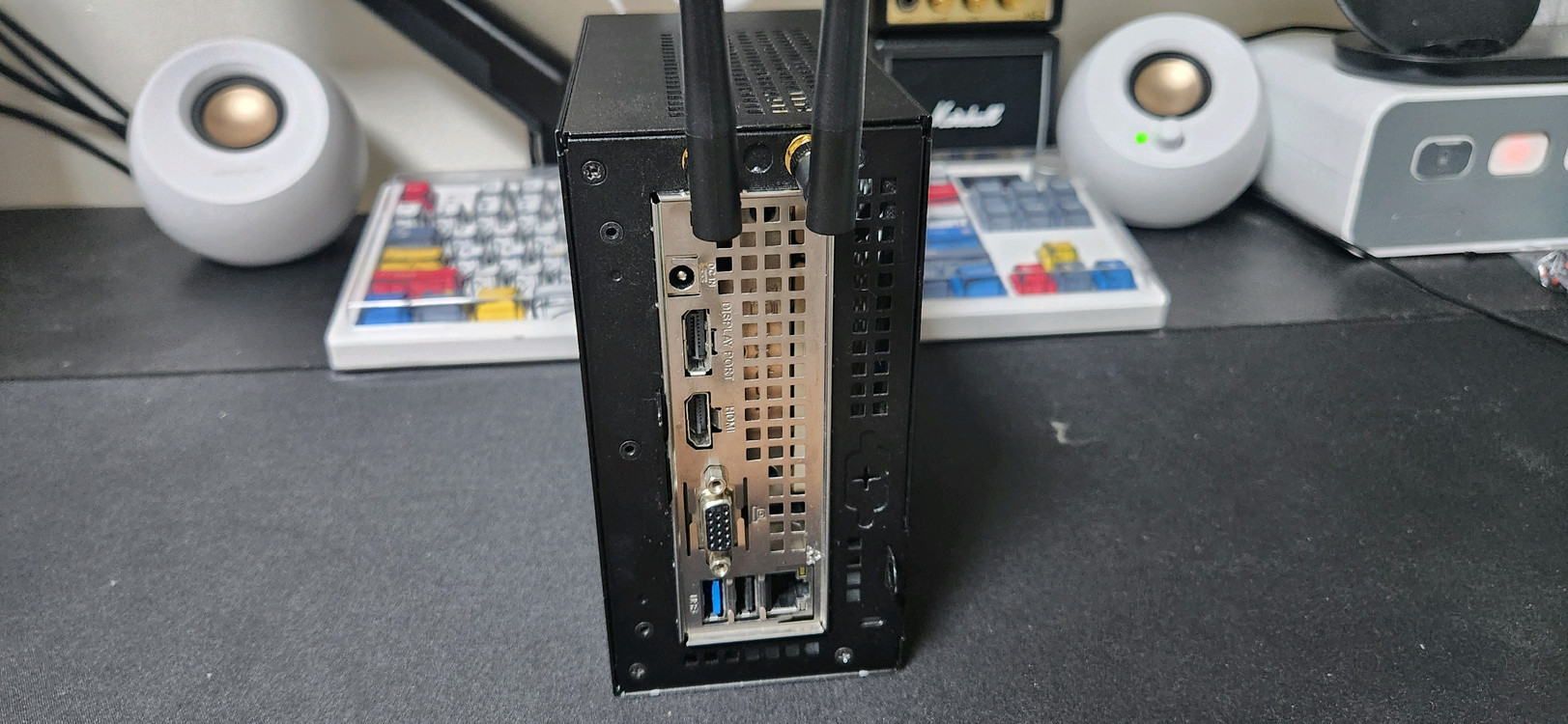 애즈락 DeskMini x300 이미지