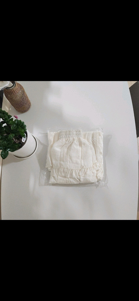봄부터 가을까지 입기 좋은 디자인이 깔끔하고 귀여운 프릴 롱 아이보리 스커트 프리 사이즈 새상품 이미지