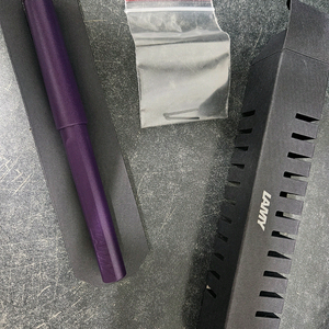라미 사파리 s펜 다크라일락 1.0mm (MD-LAMYSFDL) 입니다. 이미지