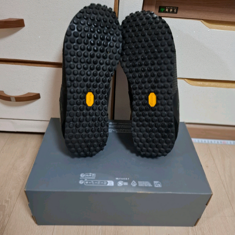 네파 트랙킹화 260~265 이미지