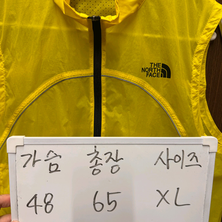 노스페이스 경량 조끼 이미지
