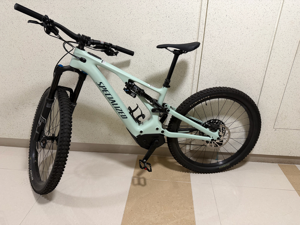 스페셜라이즈드 Turbo Levo 3 Comp Carbon 2023 이미지