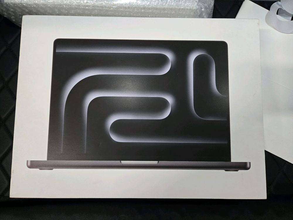 [미개봉] 맥북프로14 M5 10코어 CPU, 10코어 GPU 블랙 (램16GB, SSD 1TB) MDE14KH/A 이미지