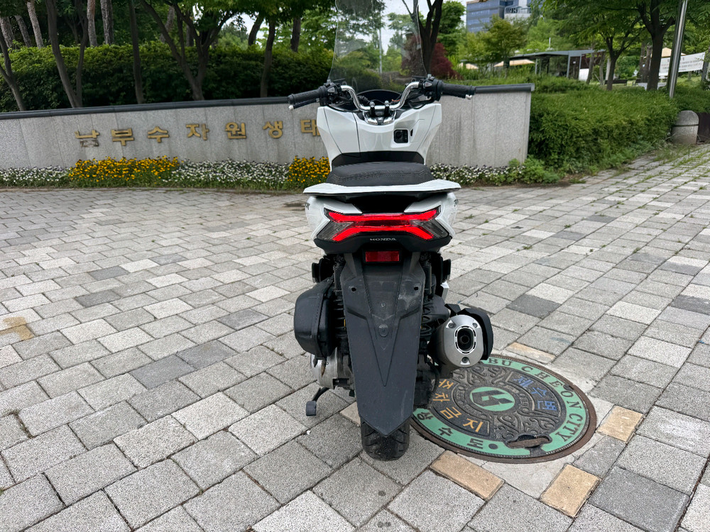 혼다 pcx125 24년 abs 짧은키로수 팝니다 이미지