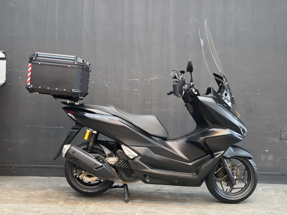 pcx125 혼다 2025년식 5726km 1인신조 무사고 신차급매물 오토바이 판매합니다 이미지