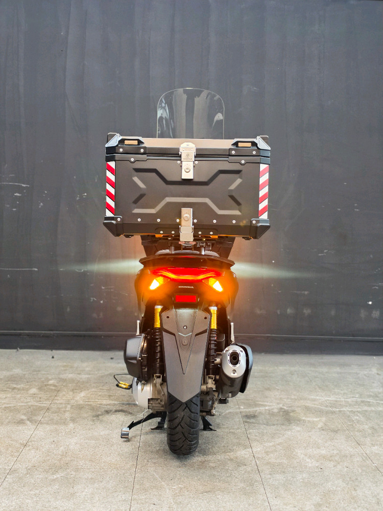 pcx125 혼다 2025년식 5726km 1인신조 무사고 신차급매물 오토바이 판매합니다 이미지