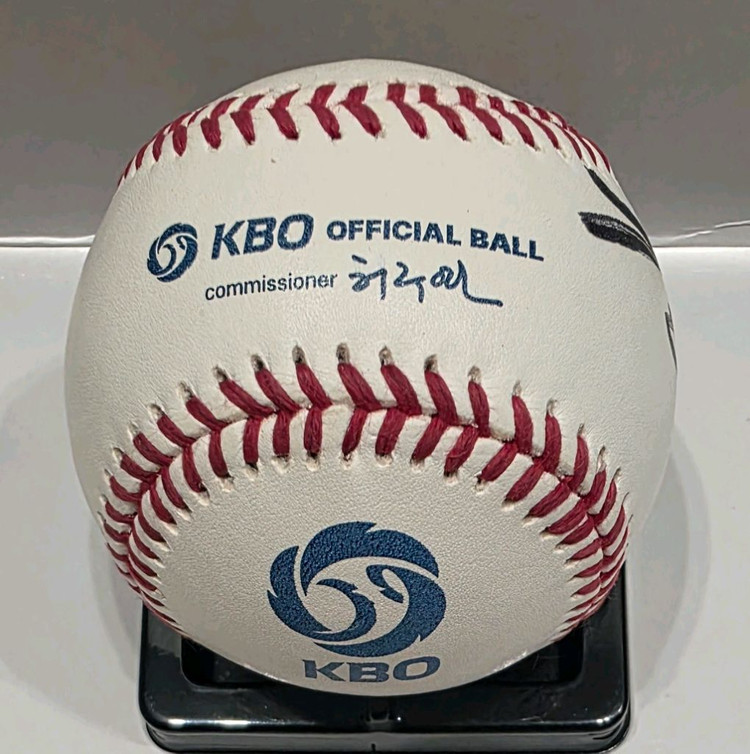 원태인 KBO 공인구 싸인볼 이미지