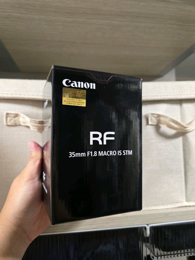 rf35mm macro f1.8 is stm 이미지