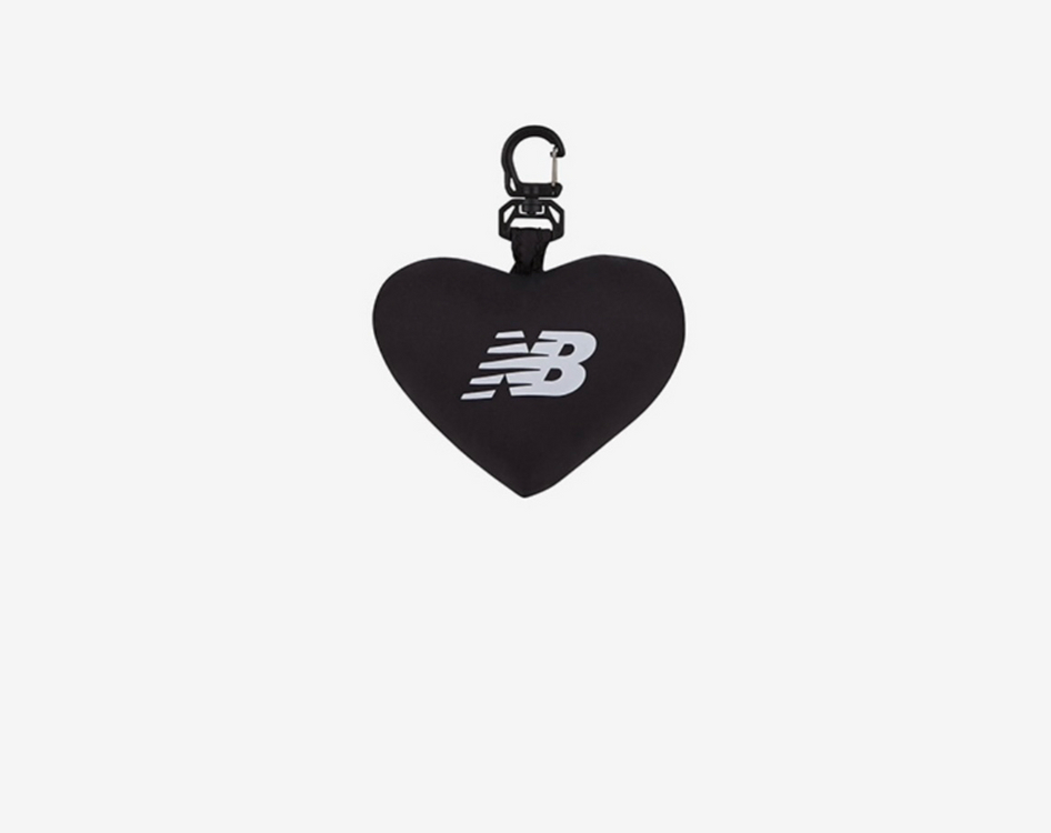 뉴발란스 키즈 퀼팅 하트 참 백팩 블랙 이미지