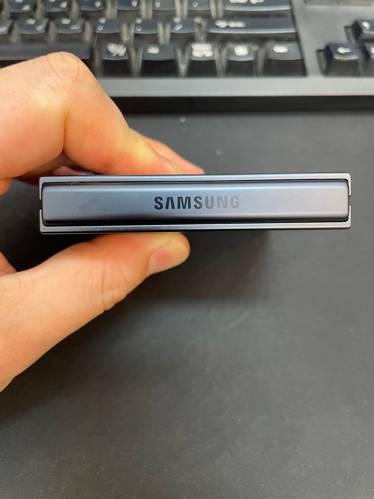 갤럭시Z플립7 블랙 256GB 무잔상 상태좋은 중고76만6천팝니다 이미지