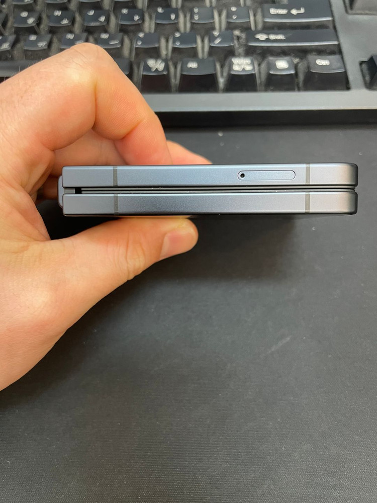 갤럭시Z플립7 블랙 256GB 무잔상 상태좋은 중고76만6천팝니다 이미지