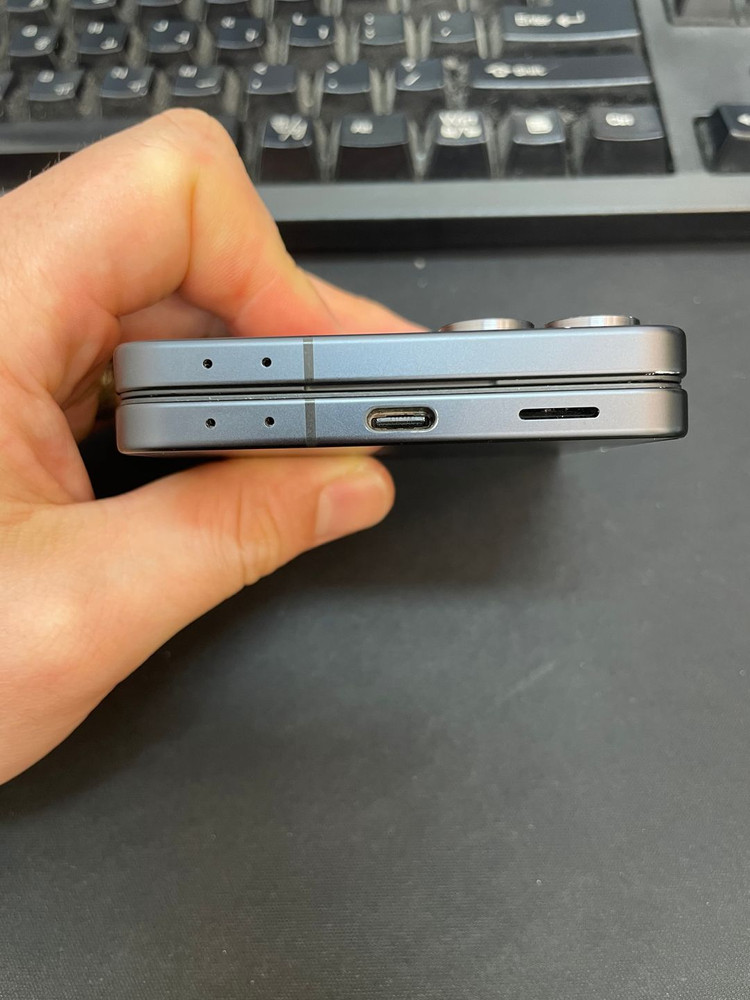 갤럭시Z플립7 블랙 256GB 무잔상 상태좋은 중고76만6천팝니다 이미지